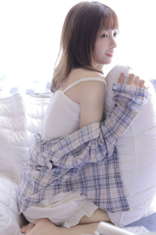 女性の乳頭を凸起しています